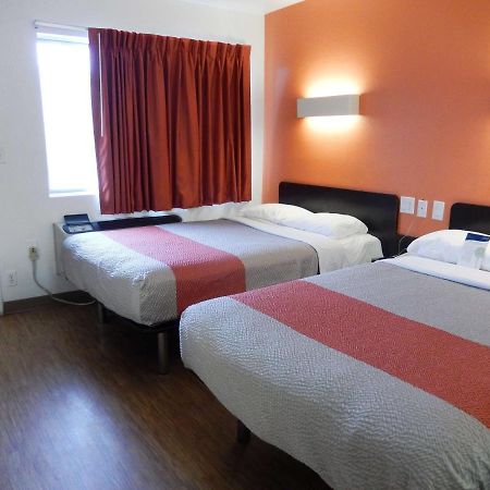 Motel 6-Clute, Tx Eksteriør bilde