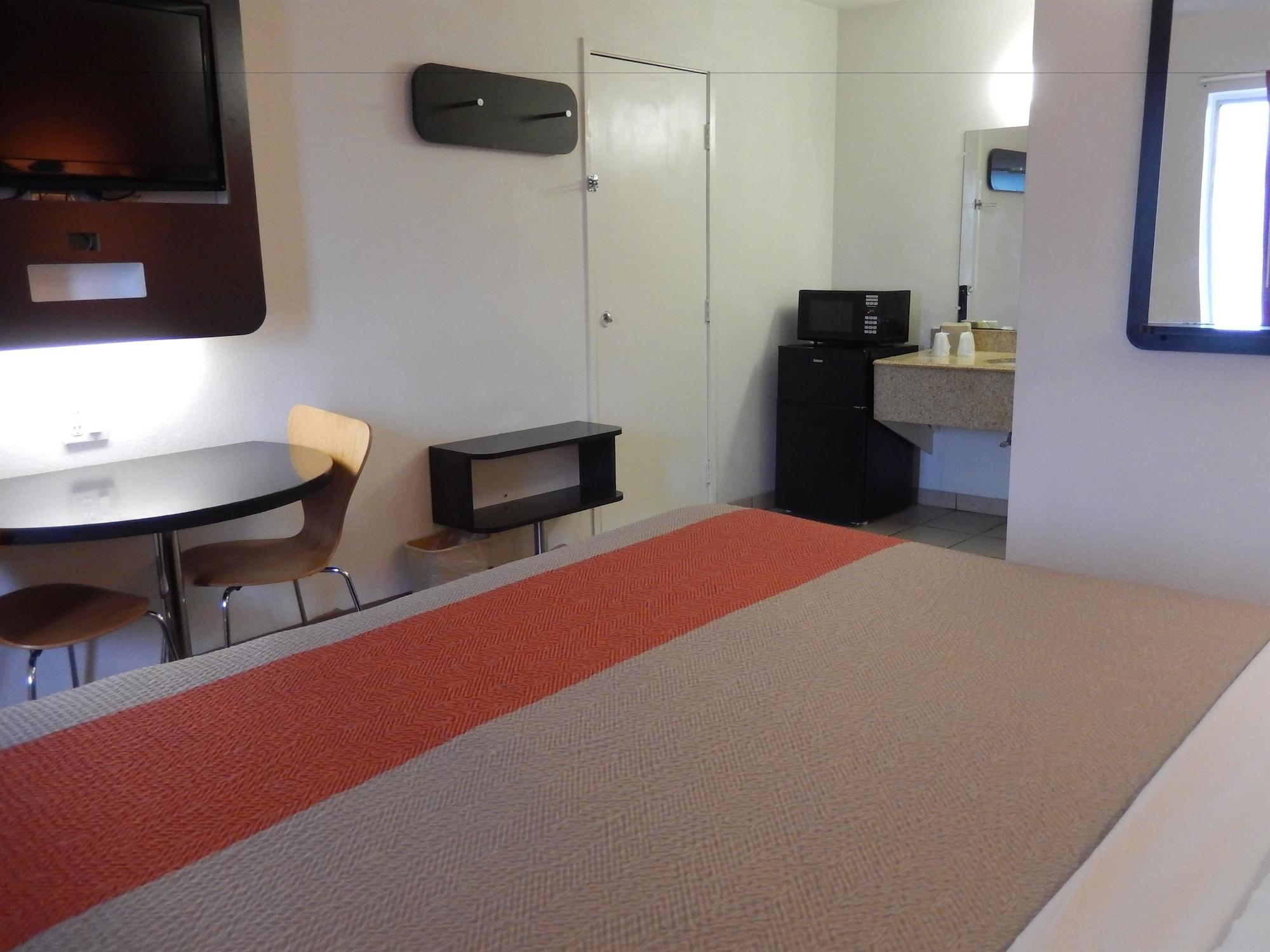 Motel 6-Clute, Tx Eksteriør bilde