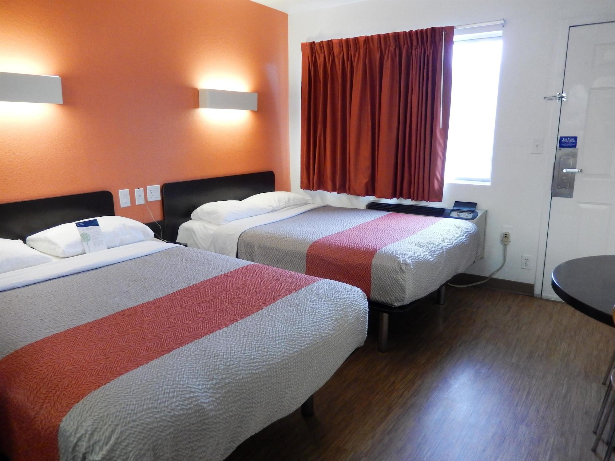 Motel 6-Clute, Tx Eksteriør bilde