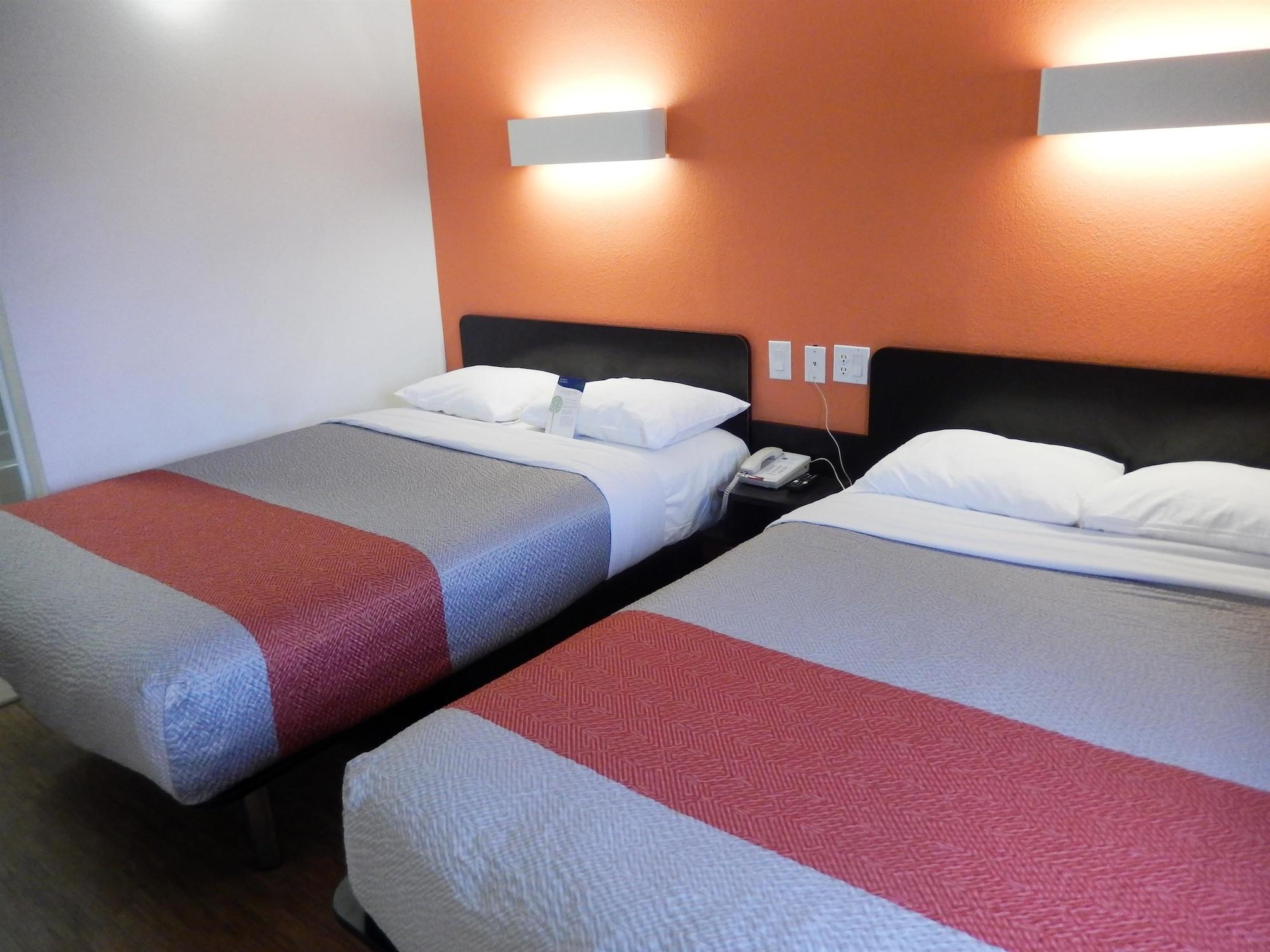 Motel 6-Clute, Tx Eksteriør bilde